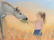 Девочка кормит лошадь