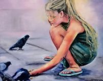 Девочка кормит голубей