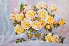 Bouquet of tea roses in a glass vase