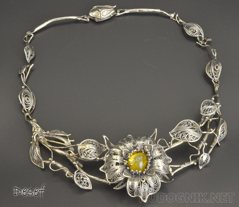 Колье Цветок