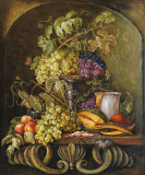 Натюрморт с креветками, дыней и виноградом в каменной нише