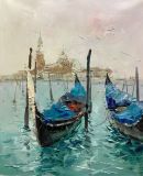 Гондолы на фоне жемчужного неба