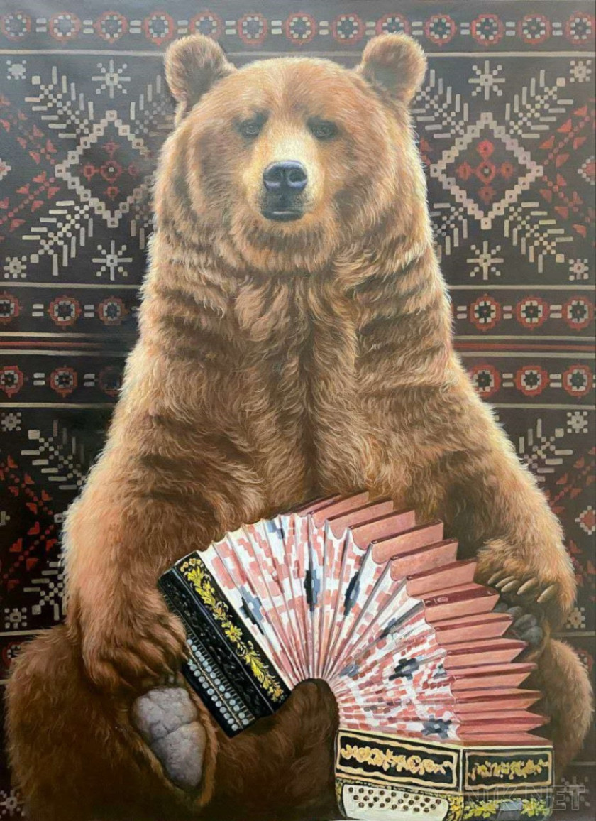 Bear, accordion and cranberry