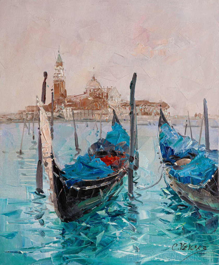 Гондолы на фоне жемчужного неба