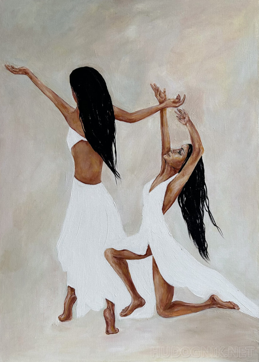 Девушки в белом танцуют