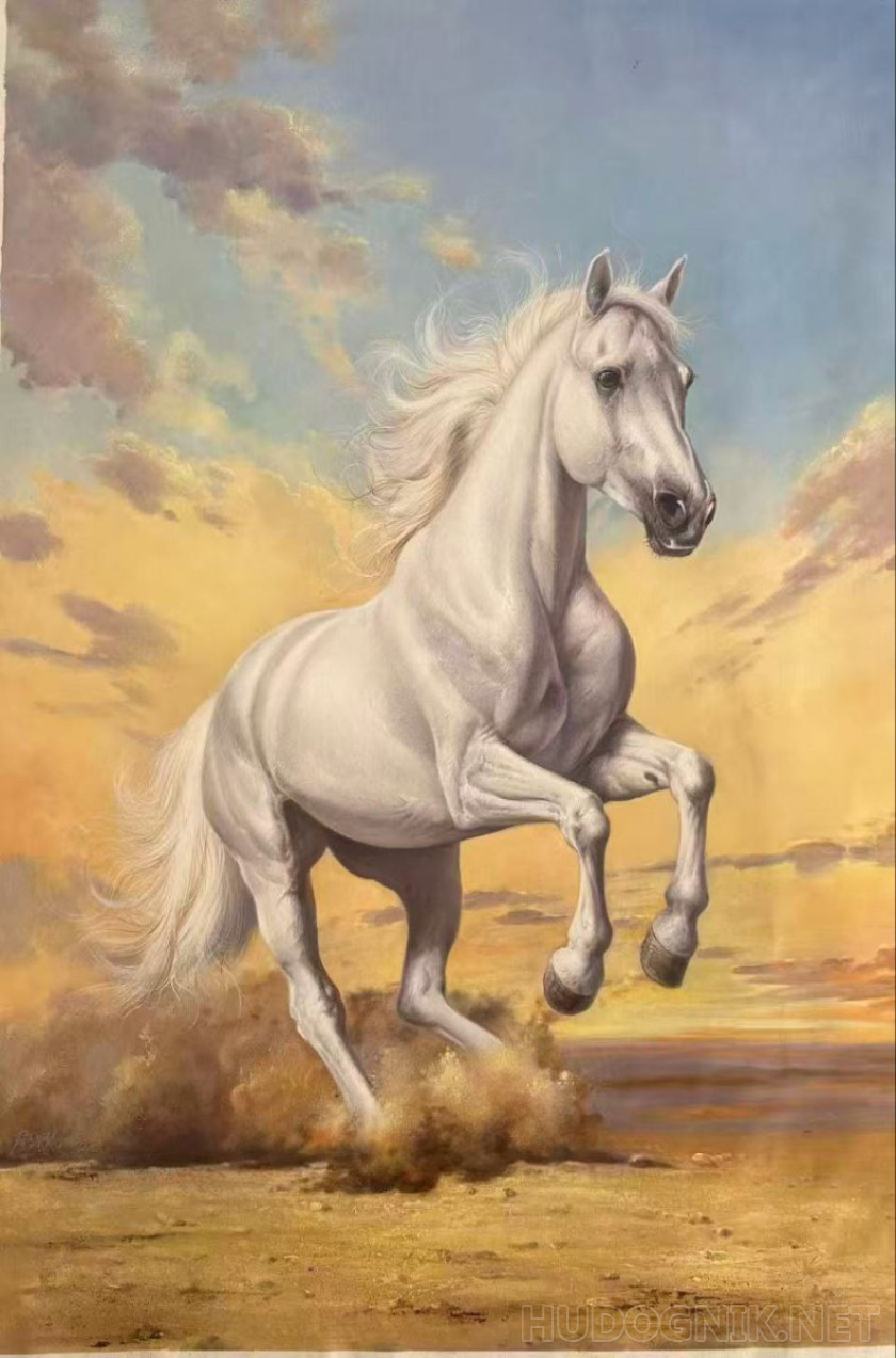 Белый дух степи: конь на фоне золотого неба