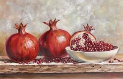 Гранаты на столе