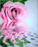 Отражение розы в воде